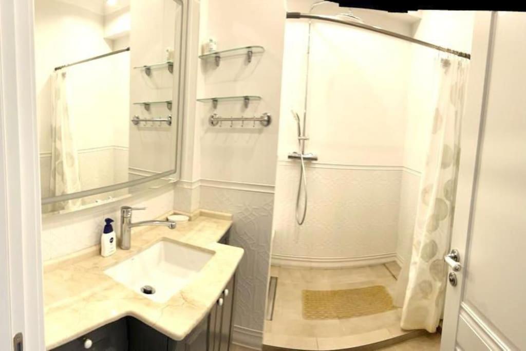 Very Large Apartment For Family! On Milestiu! Кишинів Екстер'єр фото